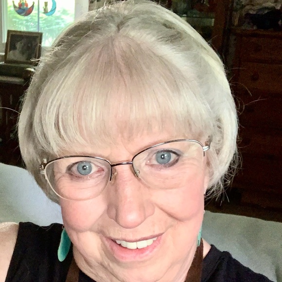 Meet your Posher, Carla - Picture 3 of 3